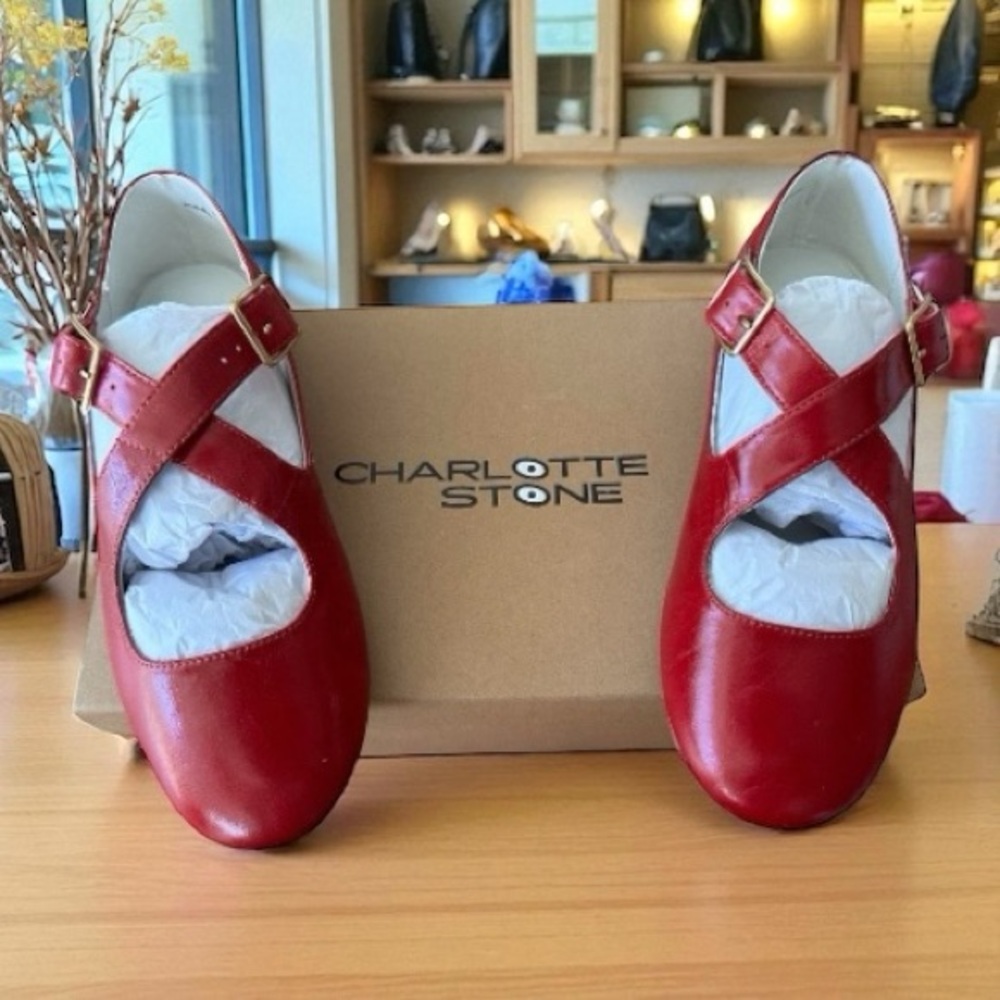 NIB Charlotte Stone *RARE* Georgie Criss-Cross Mary Janes in Kiss 💋 • Size 8